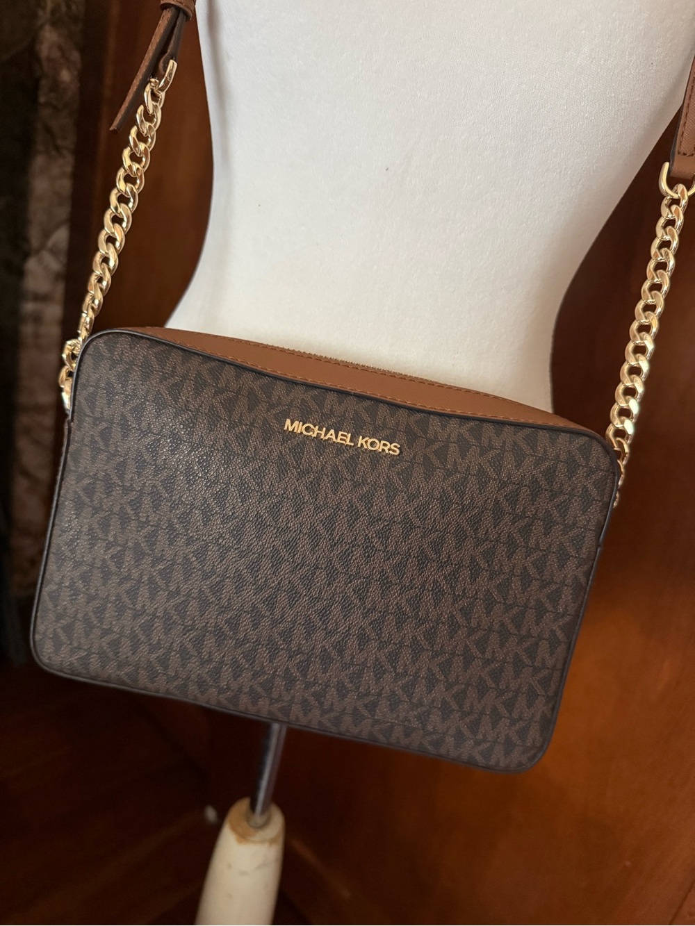 ⚜️ MICHAEL KORS SIGNATURE LOGO CROSSBODY BAG BROWN MONOGRAM GOLD CHAIN ⚜️ - Picture 2 of 14